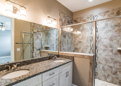 Luxury Standing Shower - Lunn Landings - Luxury Town Homes - Lakeland, FL