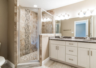 Bright Bathroom - Lunn Landings - Luxury Town Homes - Lakeland, FL