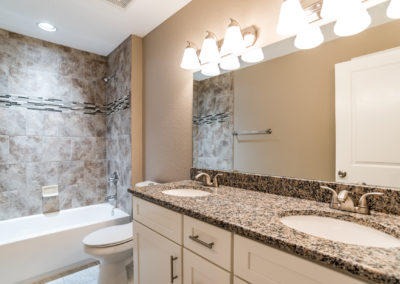 Luxury Tiled Bath Tub - Lunn Landings - Luxury Town Homes - Lakeland, FL